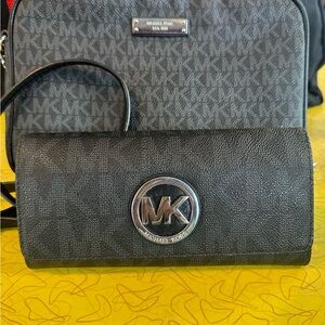 2pc Michael Kors Gray Black signature crossbody Bonus Wallet FEB $29 Sale! 🔥